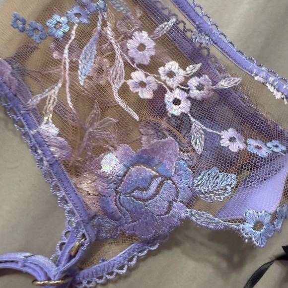 Honey Birdette WHITNEY
Suspender Slim-Wisteria in - Picture 7 of 10